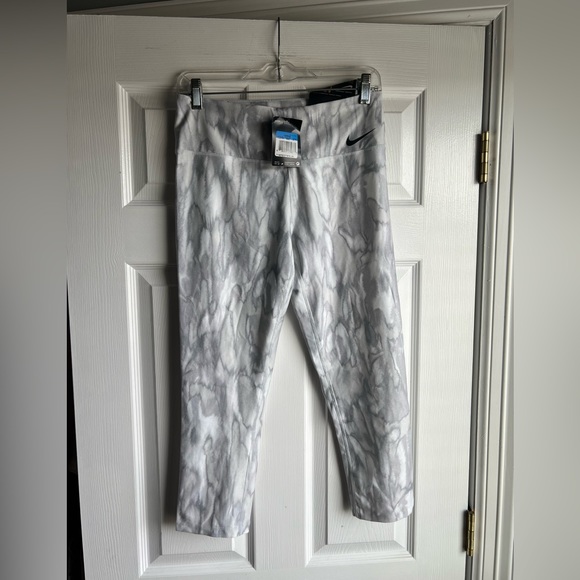 Women’s Nike Legend Trainer leggings sz M NWT - Picture 1 of 12